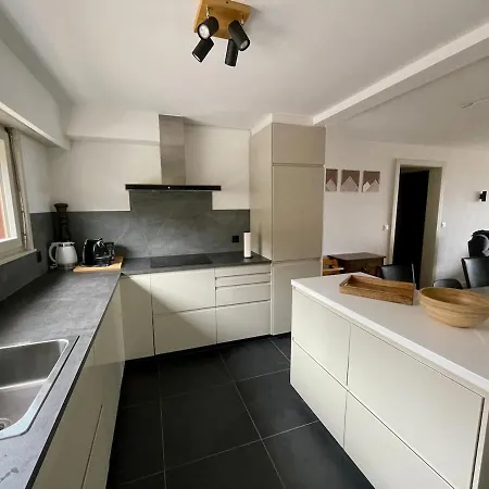 Spacieux Idealement Situe Apartamento